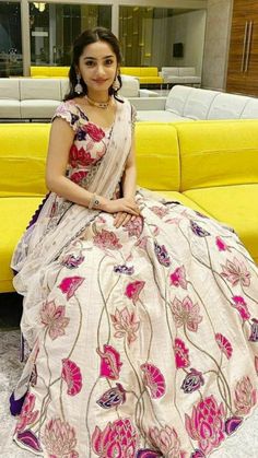 Painted Lehenga Designs, Half Saree Lehenga Designs, Lehenga Design 2023, Half Saree Wedding, Painting On Saree, New Lehenga Design, Trendy Lehenga, New Lehenga, Bridal Lehenga Online