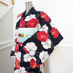 Japanese Yukata Kimono - White and Red Camellias in Black Red Yukata, Kimono And Yukata, Traditional Yukata, Geisha Kimono, Japanese Yukata, Red Kimono, Yukata Kimono, Casual Kimono, Oc Inspo