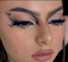 Valima Makeup, Anniversary Makeup, Eyes Hazel, Drag Make-up, Rhinestone Makeup, Eyebrows Makeup, Graphic Makeup