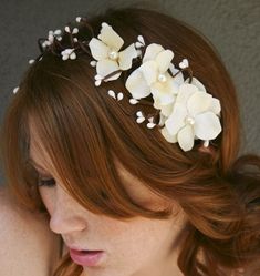 Perfect for a wedding in the forest this headband is covered in ivory berries and has ivory flowers with pearl centers at one side woodland wedding wreath, woodland weddings, garden wedding, wedding hair, wedding headband Woodland Wedding Hair, Boho Wedding Hair Accessories, Autumn Hair Accessories, Flower Hair Accessories Wedding, Boho Flower Crown, Pearl Bridal Headband, Boho Wedding Hair, Boho Beautiful, Wedding Boho