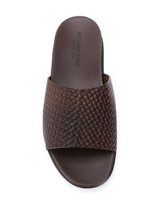 Scarosso Woven Slippers - Farfetch Woven Leather Sandals, Woven Sandals, Sandals Brown, Brown Leather Sandals, Leather Slippers, Leather Weaving, Suede Sandals, Slides Shoes, Leather Slides