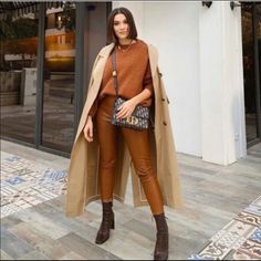 Leggings Color Brown Camel Leggings Outfit, Camel Colored Pants, Camel Pants Outfit, Camel Leggings, Beige Blazer Outfit, Fresh Hairstyles, Camel Coat Outfit, Simple Work Outfits, Cream Leggings