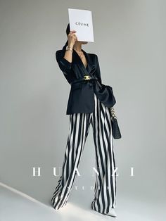 Brand : Huanzi Product Name: Lui MPN: 6UEWGG Black White Suits Women, Luxury Women Outfits, Black And White Glam Outfit, Black And White Trousers Outfit, Chic Black And White Outfits, Black And White Fashion, Black And White Pants Outfit, High Contrast Outfits, End Of Summer Outfits