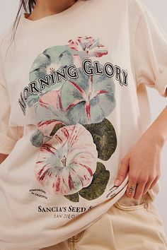 Made for everyday wear, this too-cool tee is featured in a soft cotton fabrication and slouchy, oversized fit with a crew-neckline and floral graphic at the center-front. **Fit:** Slouchy, oversized fit **Features:** Soft cotton fabrication, crew-neckline, drop-shoulder sleeves, floral graphic at center-front **Why We ❤ It:** This easy tee can be thrown on with all your favorite bottoms for effortless outfitting. | Harvest Vintage Wash Tee by Ragabond at Free People in White, Size: XS Free People Summer, Vintage Graphic Tees, Graphic Tee Style, Graphic Ideas, Floral Graphic, Top Graphic Tees, Vintage Graphic, Morning Glory, Cool Tees