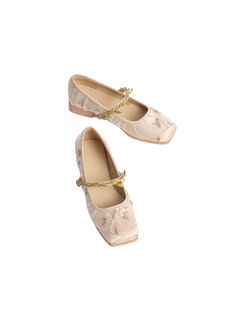 Elevate your everyday look with these charming square-toe flats, featuring delicate floral embroidery and a subtle vine strap detail. These flats combine style and comfort effortlessly, making them perfect for any occasion, from casual outings to semi-formal events. Material: High-quality mesh fabric with intricate floral embroidery Square-toe design for a modern and chic look Padded insole for all-day comfort Decorative vine strap for added elegance Flat heel for ease and comfort throughout the Embroidery Square, Floral Sandals, Floral Heels, Girls Heels, Glitter Heels, Floral Squares, Rhinestone Heels, Bow Heels, Summer Party Dress