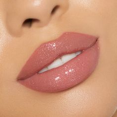 Kylie Jenner Lipgloss, Lip Gloss Kylie Jenner, Kylie Cosmetics High Gloss, Pink Lips Glossy, Glossy Pink Lips, Kylie Jenner Makeup Tutorial, Loreal Lipstick, Batons Matte, Kylie Jenner Makeup