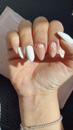 Daisy Nails, Neutral Nails, Minimalist Nails, Fire Nails