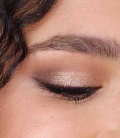 Natural Sparkle Eye Makeup, Natural Glittery Makeup, Banquet Makeup Ideas, Simple Sparkly Eye Makeup, Subtle Glitter Eye Makeup, White Dress Makeup Look, Soft Glitter Eye Makeup, Eye Makeup White, Soft Glam Smokey Eye