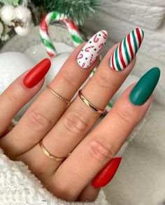 Simple Christmas Nails Medium Length, Modern Christmas Nails, Xmas Nail, Unghie Sfumate, Gel Overlay, Holiday Nail