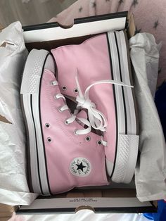 Baby Pink Outfit Aesthetic, Light Pink Converse Outfit, Pink Quince Shoes, Pink Converse Outfit Ideas, Girl Shoes Aesthetic, Aesthetic Pink Shoes, Shoes For Teenage Girl, Pink Aesthetic Shoes, Shoes Pink Aesthetic