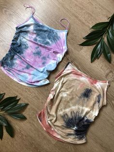 -Tie Dye cami top -Round neck -Side ruched with bungee straps -Highly textured -96% Polyester, 4% Spandex -Size small in picture Summer Stretch Top With Drawstring, Casual Multicolor Tops With Built-in Bra, Ruched Camisole Tank Top For Summer, Casual Multicolor Top With Built-in Bra, Multicolor Ruched Sleeveless Top, Stretch Multicolor Cami Top, Summer Tank Top With Spaghetti Straps And Ruched Detail, Multicolor Stretch Cami Top, Summer Ruched Tank Top With Spaghetti Straps