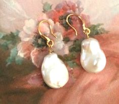 Stunning Vintage Gold Filled Pearl Earrings Classic Wedding Style Bridal Dress Jewelry Total drop of 3.5 cm   Pearls each approx 1.6 cm long x 1.2 cm wide Total weight of both together is 3.18 grams This is a lovely pair, in excellent condition (box for display purposes only) Customs and import taxes Buyers are responsible for any customs duties and import taxes charged by their respective Governments Sellers are not responsible for these charges, nor for any delays due to customs actions. Art Deco Dress, Baroque Pearl Earrings, Pearl Wedding, Antique Art Deco, Bride Bridal, Antique Earrings, Dress Jewelry, Baroque Pearls, Vintage Jewellery