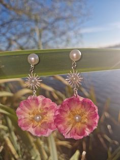 🌸flower power resin earings lighting up your style🌸 Resin Flower Earrings With Flower Charm, Flower Charm Resin Earrings, Resin Earrings With Flower Charm, Elegant Resin Flower Earrings, Elegant Resin Flower-shaped Earrings, Pink Resin Flower Earrings With Pressed Flowers, Pink Resin Flower-shaped Earrings, Resin Flower Charm Earrings, Summer Pressed Flowers Earrings