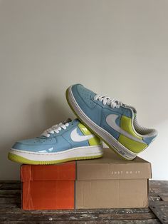 Vintage Nike Air Force one premium pixie limited edition size 11 us. Comes with white fat laces. Flash / white atomic green color way. Great condition. Minimal patina. Patent leather   Comes with original box Nike Air Force One, Air Force One, Nike Vintage, Nike Air Force Ones, Force One, Air Force Ones, Vintage Nike, Nike Air Force, Atom