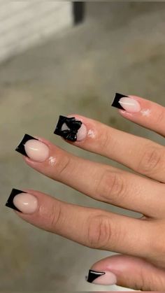 Nail Ideas Acrylic Black French Tip, Nail Designs For Short Nails Black, French Nails In Black, Cute Black Hoco Nails, Short French Tip Nails Design, Black French Tip Shorties, Short Black Glitter French Tip Nails, Black French Tip Nails Ideas, Short Nail Designs Black French Tips