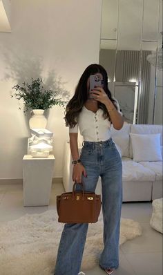 Elegant Wide Leg Pants Outfit, Real Estate Agent Attire Women Summer, Outfit Jeans Elegante, Outfit Ideas Everyday Simple Elegant, Classy Girl Aesthetic Outfit, Elegant Summer Outfits Classy Chic 2024, Spring Uni Outfits, Cali Outfits Summer, Classy Summer Outfits Aesthetic