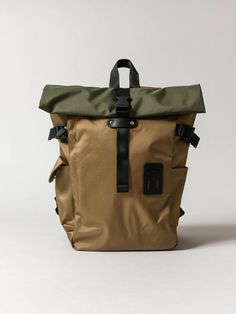 A go-to solution for serious sojourns, the Rolltop Backpack from Harvest Label boasts the kind of versatile design backpackers dream of. Its main compartment can greatly expand to accommodate long-term treks abroad, or it can be folded down into a more compact configuration for weekend trips out of town. Two compressio Rolltop Backpack, My Style Bags, Vintage Military, Gunmetal Grey, One Bag, Designer Backpacks, Weekend Trips, Custom Bags, Black Backpack