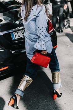 Bright Bags to Stock Up On 00s Mode, Quoi Porter, Moda Paris, Women Street, Street Style Chic, Street Style Inspiration, Mode Inspo, Fashion Week Street Style