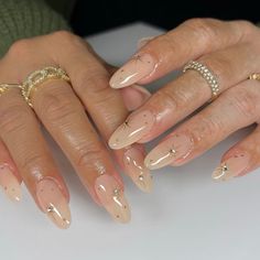 Simple Gold Sparkle Nails, Gold Sparkle Nail Designs, Pink Jeweled Nails, Metallic Nails Gold, Neutral Gold Nails, Nude With Gold Nails, Subtle Gold Nails, Aura Nails With Gold, Nails Gold Sparkle