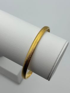 A gorgeous vintage bangle, with a quality weight, and a look of real gold.  Excellent vintage condition, with no notable imperfections Signed Monet, L (large). The diameter is 7cm with a width of 0.5cm. More bangles by Monet, and other designers for sale in our shop :) All jewellery is sanitised before posting. ------------------ 🌟 P&P: 👉 Will arrive gift wrapped, in a gift box. 👉 UK shipping: 1st Class Signed For 👉 International Shipping: International Tracked ------------------ 🏆About the Pad Bag, Monet Jewelry, Gold Plated Bangles, Vintage Bangles, Vintage Texture, Textured Design, 70s Vintage, Christian Lacroix, Gold Texture