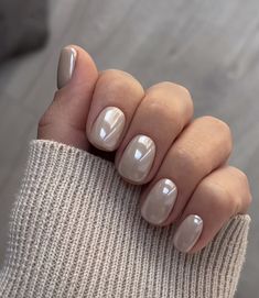 Builder Gel On Short Nails, Pedicures 2024, Trendy Nails Ideas 2024, Tan Chrome Nails, Neutral Winter Nails, Nails Beige, Gel Toe Nails, Smink Inspiration