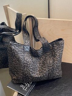 1pc Fashion Women's Tote Bag, Shoulder Bag, Handbag, Large Capacity, Square Bag, Scratch & Wear Resistant Material, Suitable For Shopping, Dates, Outings, Commuting, Adjustable Shoulder Strap, Stylish Leopard Print Pattern, Minimalist Casual Chic Women's Tote Bag (14.6in*10.6in*5.1in),Trendy Leopard Print Bag Black Casual,Vintage,Fashionable   Acrylic All Over Print,Textured Pattern Shoulder Tote Bag   Women Bags, size features are:Bust: ,Length: ,Sleeve Length: Khaki Tote Bag, Canvas Shopper Bag, Leopard Print Bag, Printed Canvas Tote Bag, Handbag Patterns, Designer Handbag, Zippered Tote, Casual Tote, Mua Sắm