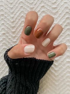 Fall Color Scheme Nails, Easy Fall Manicure, Gel Nail Color Combinations, Multi Colored Nails Fall Neutral, Trending Square Nails, Multicolored Fall Nails, Fall Nails Multi Colored, Fall Nails Different Color Each Nail, Granola Nails Aesthetic