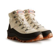 Hunter Explorer Insulated Lace Up Commando Boots Lug Sole Snow Winter Waterproof Hiking White Willow Cozy Cream Black Women's Us Size 7 New Without Box May Have Minor Blemishes From Being Handled In Store. Please Refer To Photos. $275 Retail Ready For Every Adventure, The Explorer Boot Is Our Ultimate Lightweight And Waterproof Commando Boot. This Boot Features An Upper Mix Of Recycled Polyester And Recycled Microfibre. Beneath The Foot Is A Shock-Absorbent Midsole And A High-Grip Rubber Outsole Mode Au Ski, Hiking Outfit Women, White Willow, Hiking Boots Women, Hunter Shoes, Snow Winter, Hiking Outfit, Lug Sole, Hiking Shoes