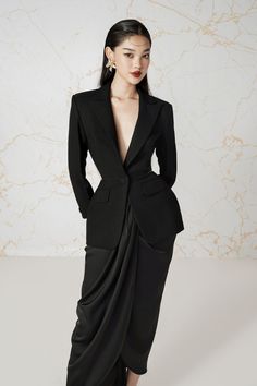 This set is perfect for special occasions. Its peplum waist provides a flattering fit while its backless design offers a feminine look. Its burlap fabric ensures a comfortable and breathable fashion experience. Peplum Blazer Outfit, Feminine Suit, Sarong Style, Italian Chic, Black Attire, Silk Midi Skirt, Peplum Blazer, Mean Blvd, Set Outfits