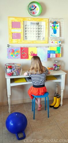 Art and Homework Station from Craft-O-Maniac.  For Fiona when she's older. Art Desk For Kids, Kids Art Station, Kids Study Area, Homework Tips, Diy Kids Art, Home Command Center