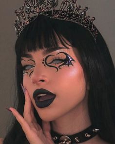 Creative Halloween Makeup, Maquillage Yeux Cut Crease, Wings To Fly, Halloween Makeup Diy, Halloween Makeup Inspiration, Halloween Tattoo