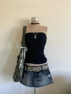 Style Inspo Grunge, Mini Skirt Outfit Y2k Grunge, Grunge Fits Summer, Instagram Grunge Aesthetic Clothes, Y2k Fashion Brands, 2000 Skirt Outfits, The Marias Concert Outfit, Outfits On Mannequins, Summer 2000 Outfits