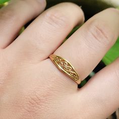 Vintage Solid 9ct 9k Yellow Gold Ornate Filigree Scroll Swirl Ring, Size 7.75. Classic, Simple, Beautiful. . . . __________ Handmade Gift Present Jewelry Jewellery Classic Small Neutral Tone Small Tiny Natural Earthy Artisan Wedding Tone Dainty Swirly Curl Curly Boho Bohemian G38 Swirl Ring, Women Accessories Jewelry, Womens Jewelry Rings, Boho Bohemian, Wedding Rings Engagement, Swirl, Women's Accessories, Wedding Bands, Jewelry Rings