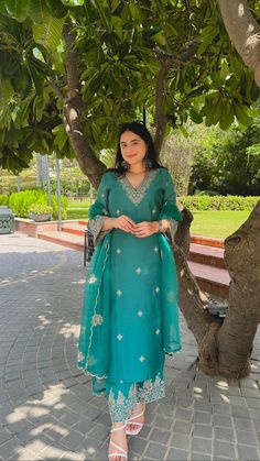 Western Kurti, Frock Designs For Women, Suits For Women Indian, Indian Dress Up, Kurti Styles, Stylish Kurtis Design, Diwali Outfits, Pani Puri, Casual Frocks