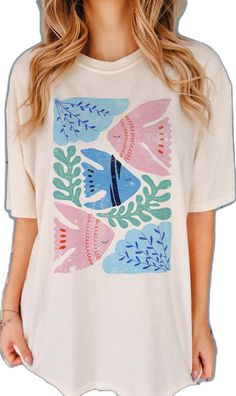 Cotton Short Sleeve Top With Fish Print, White Casual Shirt With Fish Print, Spring Tropical Print Graphic Tee, White Fish Print Shirt For Summer, Spring Graphic Tee With Tropical Print, Graphic Tee With Tropical Print For Spring, Cotton Short Sleeve T-shirt With Fish Print, Casual White Fish Print Top, Casual Relaxed Fit T-shirt With Tropical Print