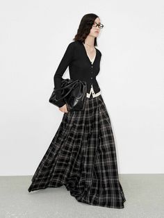 MO&Co. Women's Flowy Plaid Maxi Skirt This skirt is made from a premium wool blend, providing warmth and comfort. Features flowing maxi silhouette and pleated design to create a classic, elegant look. With a side pocket and zip closure, it offers convenience and style. Perfect pair it with a knit top for the ultimate seasonal ensemble. Features : - Flowy maxi silhouette- Layered detail and side pocket- Pleated design, plaid pattern- Made from premium wool blend Code: MBD4SKT028The back length of