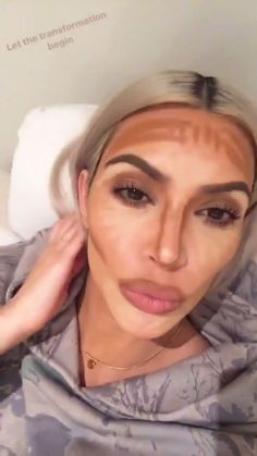 Estilo Kim Kardashian, Kardashian Makeup, Kim Kardashian Makeup, Make Up Tutorials, Beauty Regime, Glam Look, Beauty Kit, Eyeliner Brush, Contour Makeup