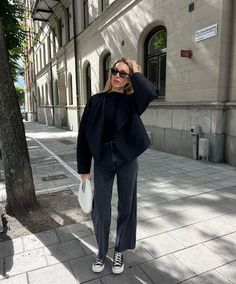 Rome Street Style, Frühling Outfit, Rome Outfits, Outfit 2023, My Black, Autumn Clothes, Causual Outfits, The Wings, Autumn Outfit