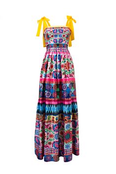 Beautiful dress inspired by the fruits and nature of the Aztecs.. Mexican inspired dress to wear for weddings, galas and special events. Details 100% polyester Sizing is true to size Care: It is recommended that you dry clean this garment. Mexican Inspired Dress, Frayed Dress, Mexican Skirts, Mexican Clothing, Mexican Folklore, Mexican Outfit, Strapless Bustier, Art And Fashion, Silk Floral Dress