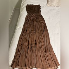 Size Xs Evereve Brown Maxi Dress. Never Worn, Still Has Tags. Very Flowy Pleated Brown Maxi Dress For Party, Flowy Maxi Dress For Date Night, Flowy Brown Tiered Dress, Flowy Tiered Brown Dress, Chic Pleated Brown Maxi Dress, Chic Brown Pleated Maxi Dress, Brown Maxi Length Sundress, Flowy Pleated Sundress Maxi Dress, Flowy Pleated Sundress