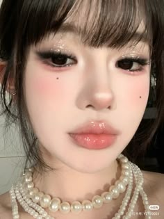 Nose Contour Wide Nose, Pale Face Makeup, Maquillaje Douyin, Nose Contour, Makeup Tuts, Wide Nose