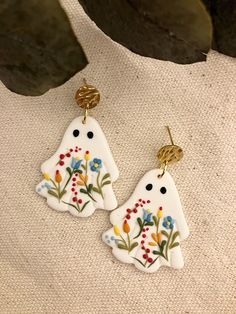 clay floral boho earrings, embroidered folk art clay earrings, spooky ghost earrings, nickel free earrings Polymer Clay Halloween Earrings, Folk Earrings, Polymer Clay Earrings Diy, Fimo Halloween, Clay Ghost, Embroidered Ghost, Spooky Jewelry, Polymer Clay Halloween, Polymer Clay Flower Jewelry