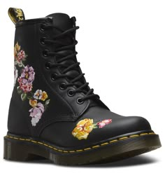 The 1460 was the first Dr. Martens boot — and this one is true to the original, but borrows style from the 14-eye 1914 Vonda, with pastel embroidered flowers cascading down the side of the boot. 8-eye boot Retains classic Docs DNA, like grooved edges on its air-cushioned sole, yellow welt stitching and a scripted heel-loop Built on top of the iconic AirWair™ Bouncing Soles Goodyear-welted product Made with Softy T, a lightweight, full-grain leather treated to have a naturally soft and supple fee Spring Leather Boots With Floral Embroidery, Style Doc Martens, Red Doc Martens, Doc Martens Style, Timberland Boots Outfit, Flower Boots, Timberland Waterproof Boots, Doc Martens Outfit, Doc Martens Boots