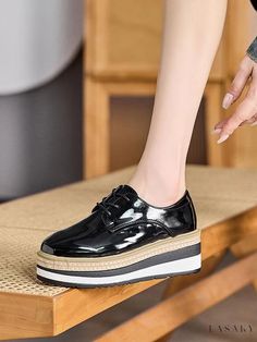 Lasaky - High-Quality Womens Patent Leather Oxford Shoes with Round Toe and Wedge Heel Heel Oxfords, Oxford Shoes Heels, Patent Leather Oxfords, Oxford Heels, Leather Oxford Shoes, Platform Loafers, Estilo Chic, Fall Shoes, Womens Wedges