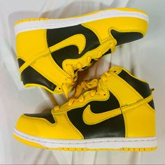 Nike Dunk High Black Varsity Maize Dc9053-002 Preschool Size 3y (New). Condition Is "New With Box". Shipped With Usps Priority Mail. * Item Is Brand New Never Been Used Or Tried On * Size 3y * Shoes Includes Shoe Box With No Lid * Fast Shipping! Same Day * Dm For Any Questions Or Concerns Sporty Yellow High-top Sneakers With Rubber Sole, Mustard High-top Sneakers For Streetwear, Yellow Sporty Custom Sneakers With Rubber Sole, Yellow High-top Skate Shoes For Streetwear, High-top Yellow Skate Shoes For Streetwear, Sporty Yellow High-top Sneakers For Sports, Yellow Mid-top Sneakers With Rubber Sole, Yellow Sporty High-top Sneakers For Streetwear, Sporty Yellow High-top Sneakers With Boost Midsole