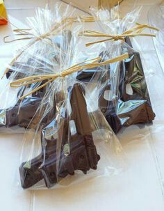 Cute chocolate guns for a fun wedding favor. Sopranos Party, Mafia Theme Party, Police Officer Party, Luau Favors, Officer Party, Mafia Party, Police Wedding, Police Retirement, Police Party