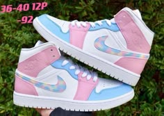 Nike Shoes For Girls Kids, Pink And Blue Shoes, Girls Shoes Teenage, Sandals Design, Pink Nike Shoes, Custom Af1, Boots Ideas, Girls Winter Boots