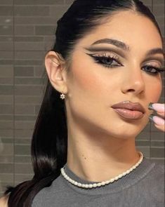 Prom Makeup Dark, 2024 Makeup, Slay Makeup, Feminine Makeup, Mekap Mata, Rhinestone Makeup, Rave Makeup, Eye Makeup Pictures, Pinterest Makeup