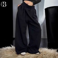 Wide Leg Sweatpants for Women: High Waist Baggy Fit, Casual Loungewear & Street Style Discover the ultimate blend of comfort and style with our wide-leg sweatpants for women. Designed with a high waist and a relaxed, baggy fit, these pants are perfect for those who love to combine fashion with ease. Whether you're lounging at home or stepping out for a casual day, these versatile pants are an ideal choice. Made from soft, high-quality fabric, our wide-leg sweatpants provide all-day comfort witho Cheap Baggy Ankle-length Sweatpants, Baggy High Waist Sweatpants, Cheap Wide Leg Joggers With Pockets, Cheap Baggy Straight-leg Sweatpants, Cheap Wide Leg Sweatpants For Leisure, Cheap Wide Leg Sweatpants For Lounging, Cheap Black Wide Leg Activewear, Cheap Long Joggers With Elastic Waistband, Comfy Club Pants