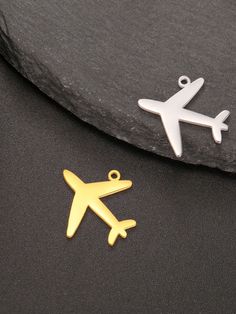 5pcs Stainless Steel Airplane Shaped Pendant DIY Necklace Or Bracelet Making Silver,Yellow Gold    Stainless Steel     Jewelry Making, size features are:Bust: ,Length: ,Sleeve Length: Diy Jewelry Pendants, Nail Art Jewelry, Diy Fashion Accessories, Diy Rhinestone, Preppy Girl, Pendant Diy, Bracelet Diy, Paper Plane, Jewelry Making Charms